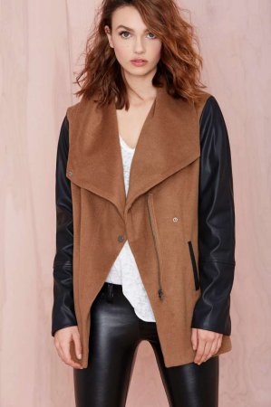Пальто с кожаными рукавами
