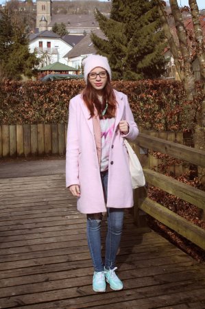 Розовое пальто: с чем носить?