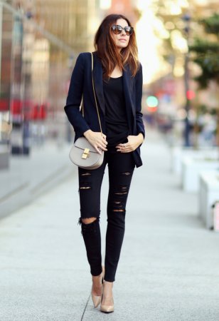 Черные джинсы: с чем носить?
