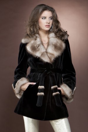 Модные меховые пальто