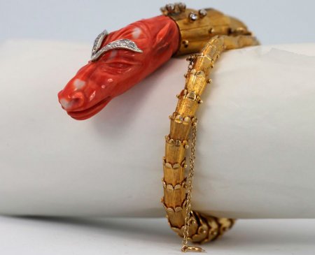 Модные украшениями со змеями